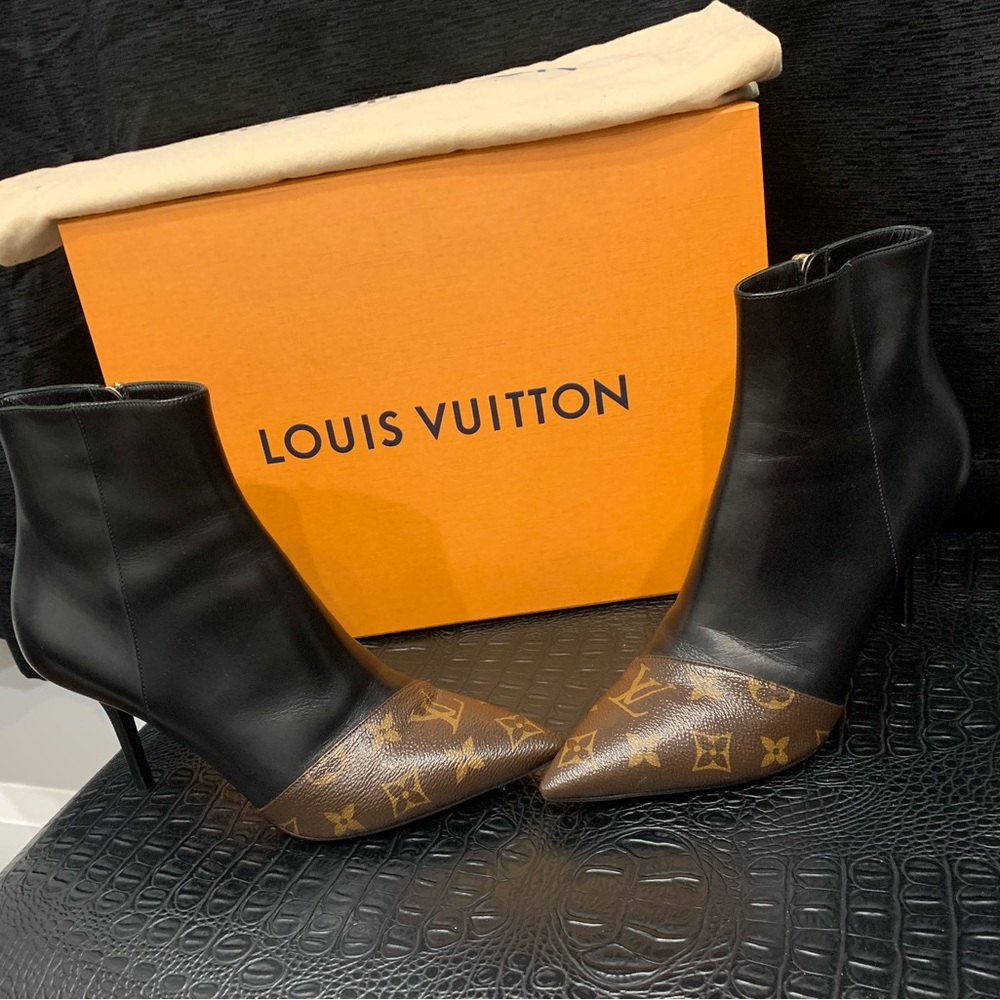 Louis Vuitton Cherie bootie black with signature brown LV logo capped pointy toe